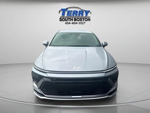 Used 2025 Hyundai Sonata SEL FWD image 2