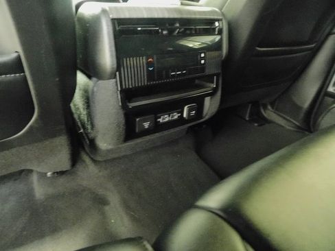 Used 2024 Jeep Wagoneer L Series II w/ Flexible Seating Group image 17