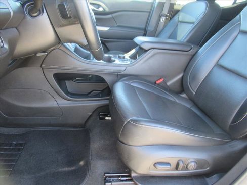 Used 2023 GMC Acadia SLT image 16