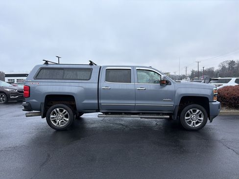 Used 2016 Chevrolet Silverado 2500 High Country image 4