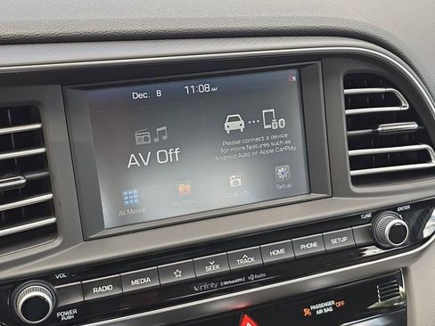 Used 2020 Hyundai Elantra Limited image 27