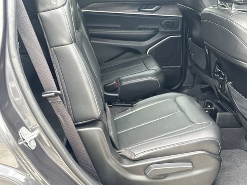 Used 2022 Jeep Grand Cherokee L Limited RWD image 15
