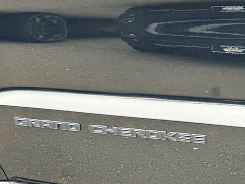 Used 2018 Jeep Grand Cherokee Altitude image 33