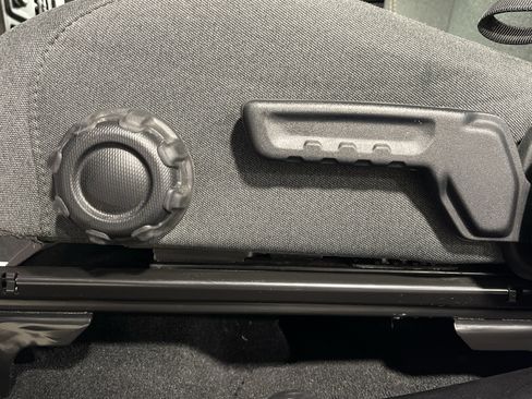 Used 2024 Jeep Gladiator Sport image 12