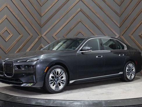 Used 2025 BMW i7 xDrive60 image 20