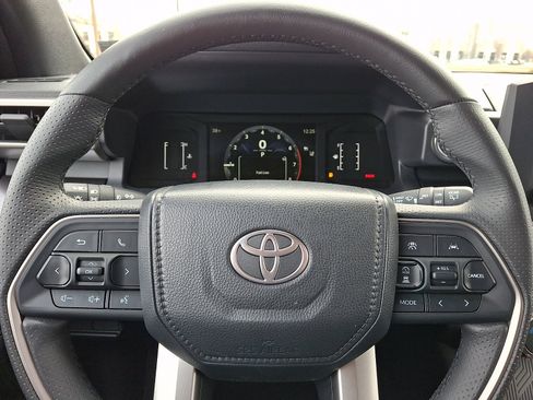 Used 2025 Toyota 4Runner SR5 image 18