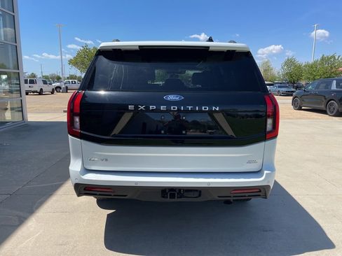 Used 2025 Ford Expedition Active AWD/4WD image 6