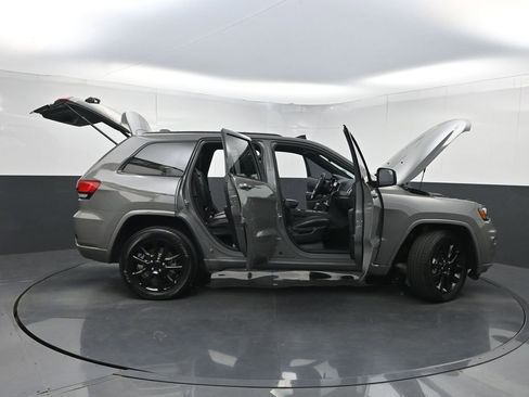 Used 2021 Jeep Grand Cherokee Laredo X RWD image 34