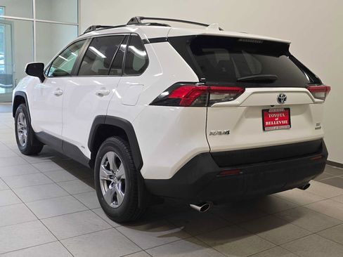 Certified 2022 Toyota RAV4 XLE w/ Convenience Package AWD/4WD image 4