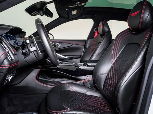 Used 2021 Aston Martin DBX AWD/4WD image 21