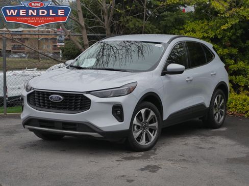 Certified 2025 Ford Escape Platinum AWD/4WD image 1
