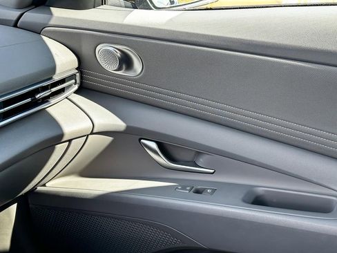 Used 2025 Hyundai Elantra Sport image 26