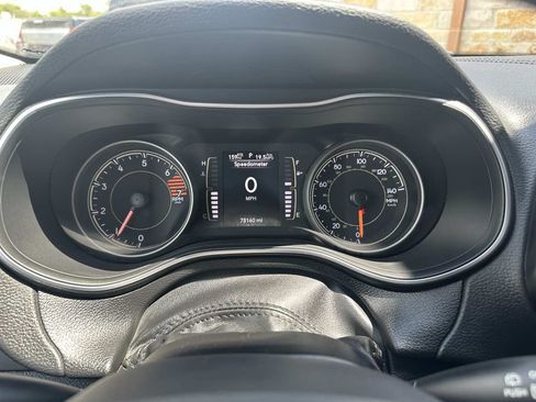Used 2021 Jeep Cherokee Latitude FWD image 14