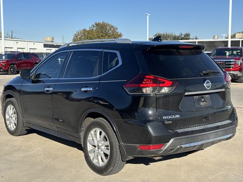 Used 2018 Nissan Rogue SV w/ Premium Package image 8