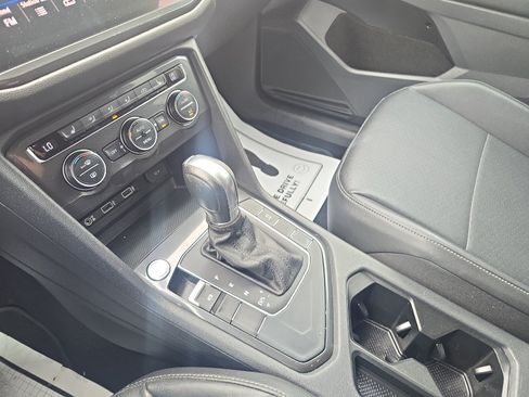 Used 2018 Volkswagen Tiguan SE FWD image 19