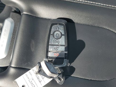 Certified 2025 Ford Expedition Max Platinum image 30