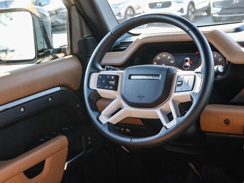 Certified 2025 Land Rover Defender 110 X-Dynamic SE AWD/4WD image 25