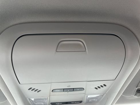 Used 2020 Chevrolet Equinox Premier image 28