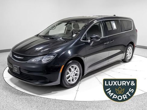Used 2020 Chrysler Voyager LX FWD image 1