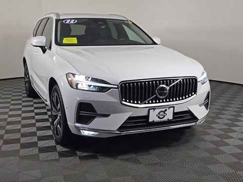 Certified 2022 Volvo XC60 B5 Inscription w/ Advanced Package image 3