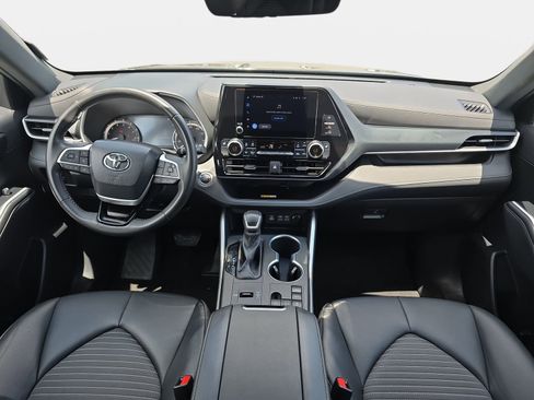 Used 2023 Toyota Highlander XSE FWD image 9