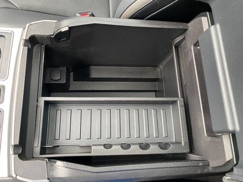 Used 2016 Ford F150 Platinum w/ Equipment Group 701A Luxury AWD/4WD image 20