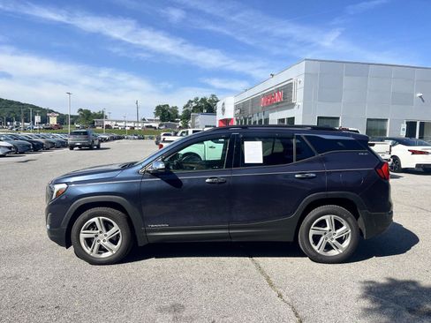 Used 2018 GMC Terrain SLE w/ Driver Convenience Package AWD/4WD image 4