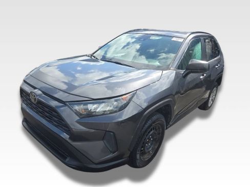 Used 2019 Toyota RAV4 LE FWD image 1