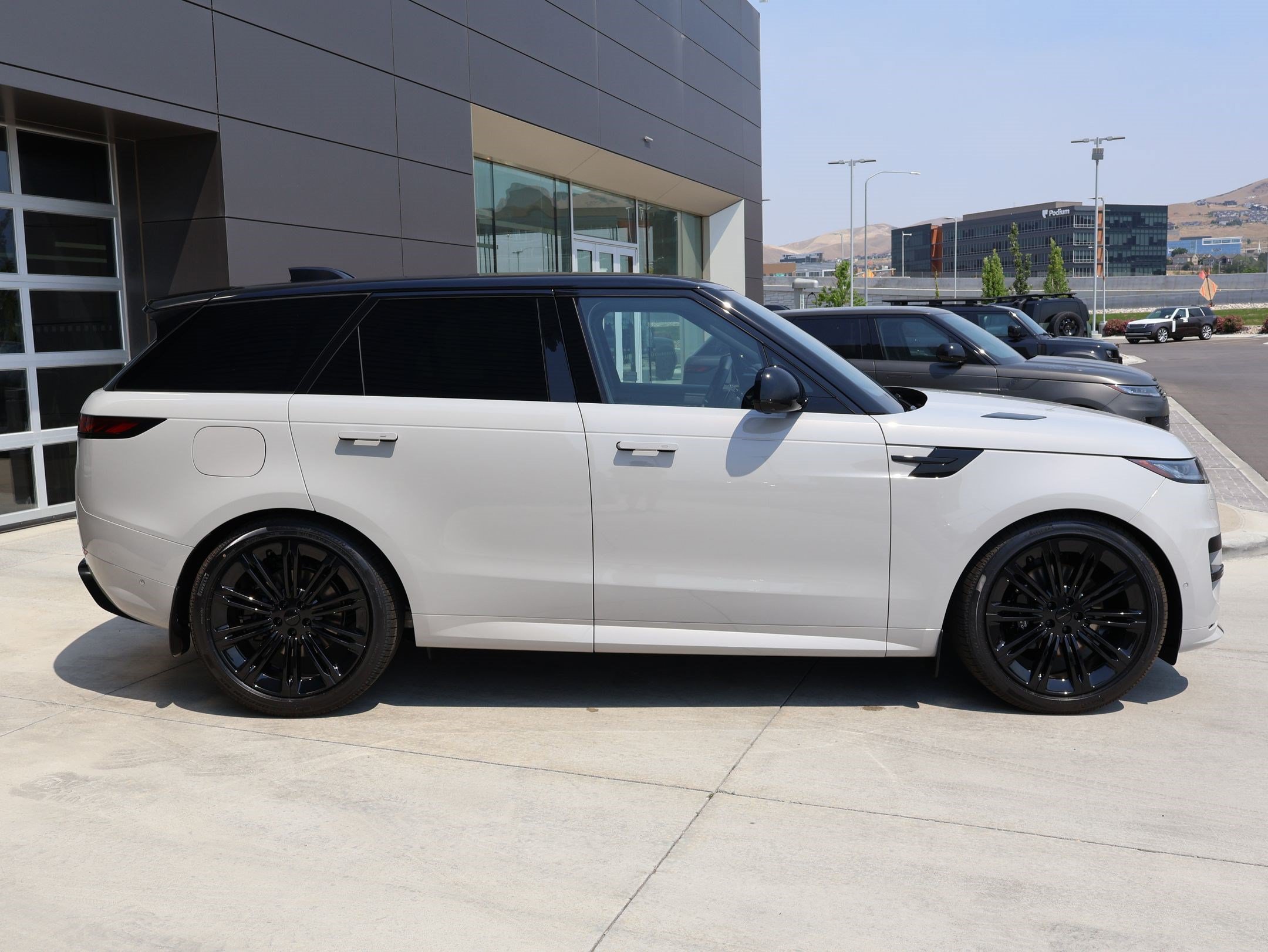 New 2026 Land Rover Range Rover Sport Dynamic SE AWD/4WD image 4