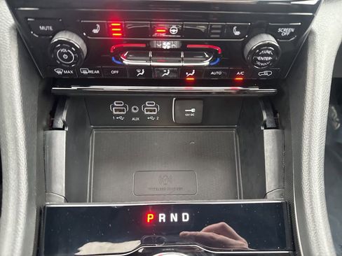 Used 2024 Jeep Grand Cherokee L Altitude image 17