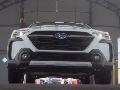 Used 2025 Subaru Outback Limited AWD/4WD image 4