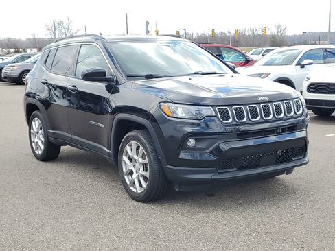 Used 2023 Jeep Compass Latitude image 4