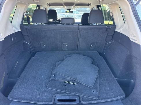 Used 2023 Nissan Rogue S image 6