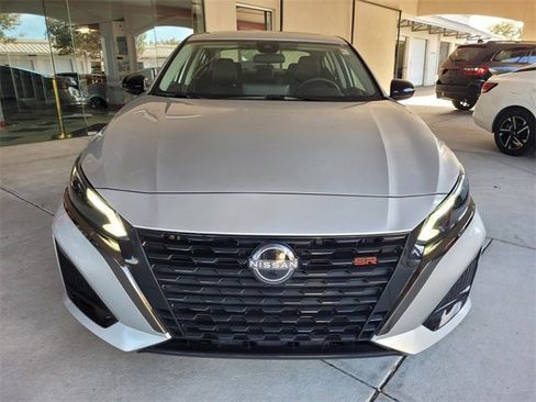 Used 2023 Nissan Altima 2.5 SR w/ SR Premium Package image 19