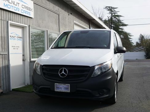 Used 2020 Mercedes-Benz Metris image 2