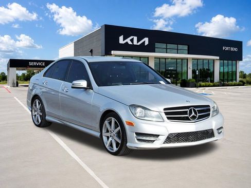 Used 2014 Mercedes-Benz C 250 Sedan image 3