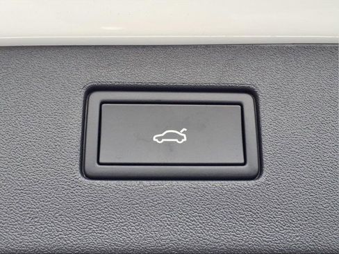 New 2026 Volkswagen Tiguan SE image 11