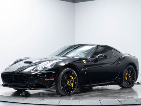 Used 2013 Ferrari 458 Spider RWD image 3