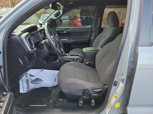 Used 2018 Toyota Tacoma TRD Off-Road image 16