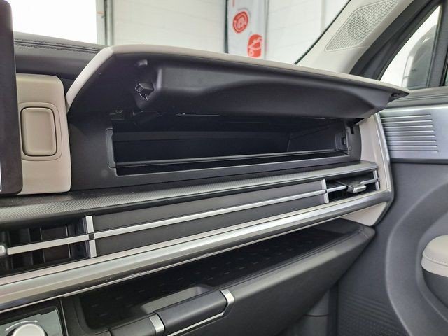Used 2025 Hyundai Santa Fe SEL FWD image 17