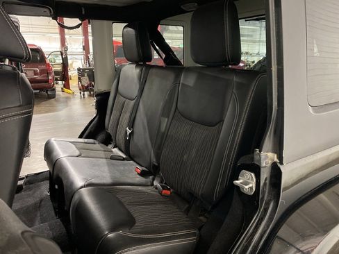 Used 2015 Jeep Wrangler Unlimited Sport image 10