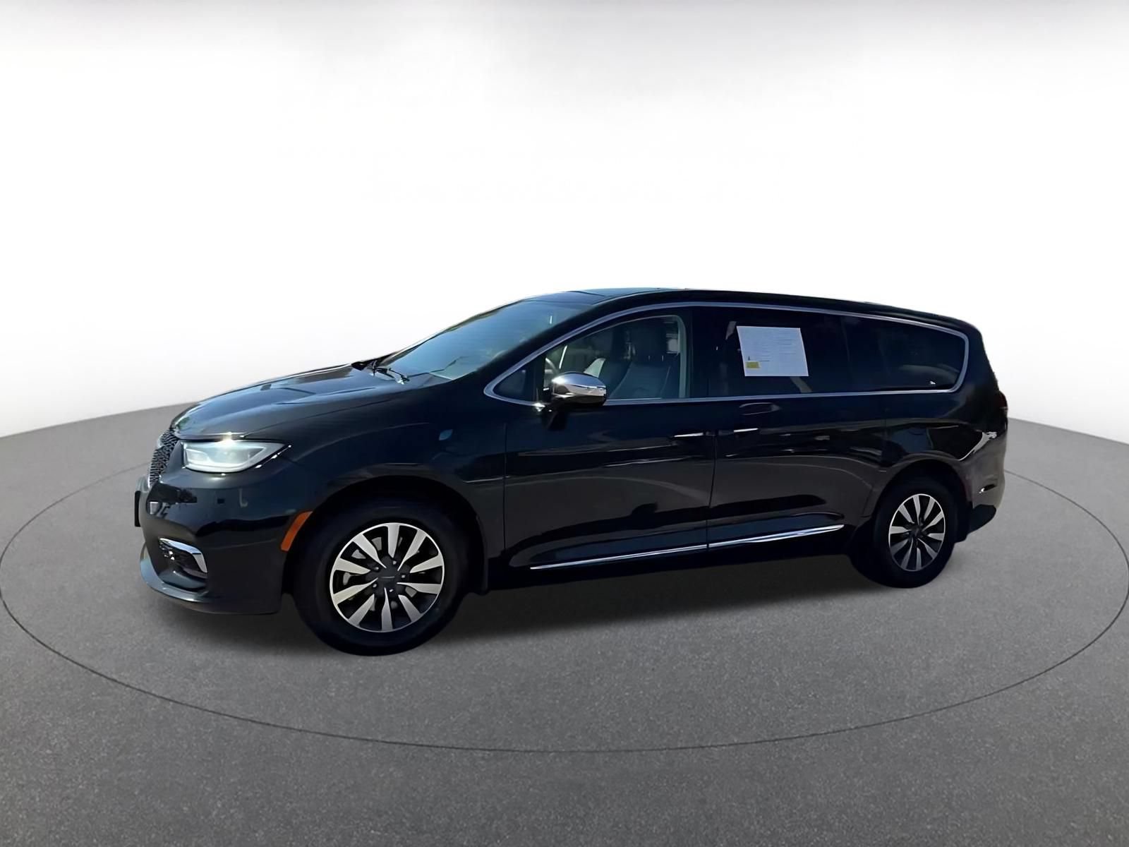 Used 2023 Chrysler Pacifica Limited FWD image 7