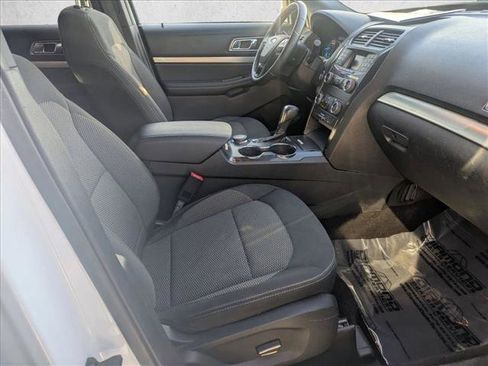 Used 2018 Ford Explorer XLT image 21