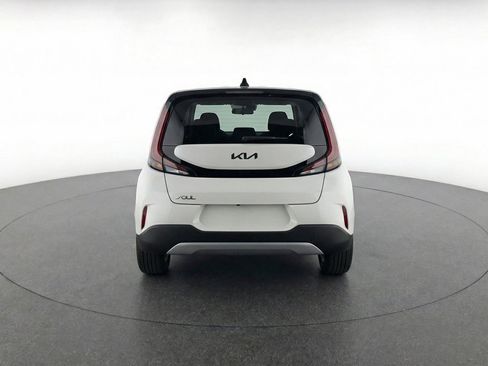 Used 2025 Kia Soul LX w/ LX Technology Package FWD image 7