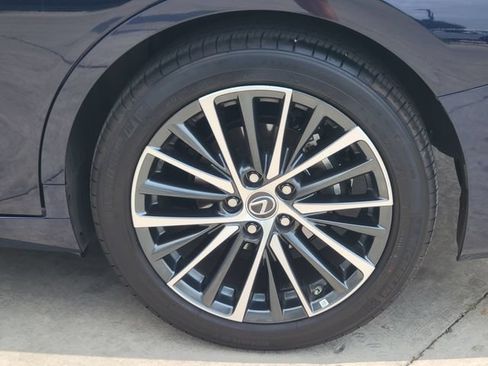 Used 2025 Lexus ES 300h w/ Premium Package FWD image 13