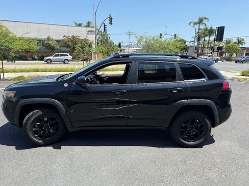 Used 2022 Jeep Cherokee Trailhawk w/ Sun, Sound & Nav Group AWD/4WD image 8