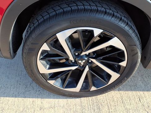 Used 2024 Mitsubishi Outlander SE image 11