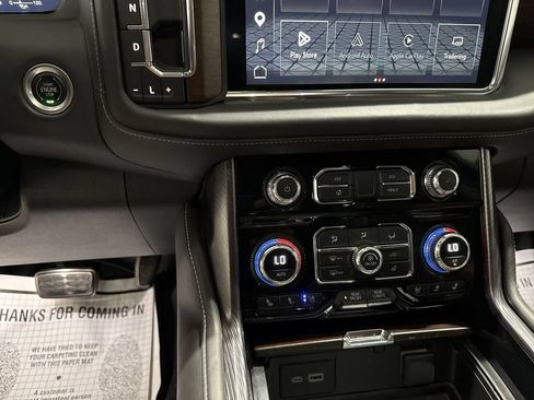 Used 2023 GMC Yukon XL Denali Ultimate AWD/4WD image 17