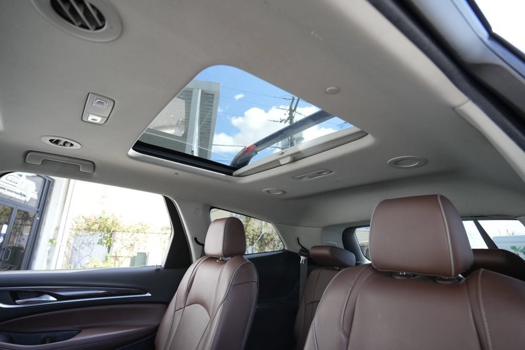 Used 2020 Buick Enclave Avenir w/ Avenir Technology Package AWD/4WD image 27