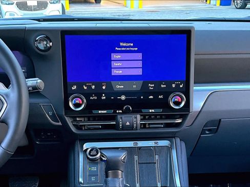 Used 2024 Lexus GX 550 w/ Accessory Package (2T) AWD/4WD image 11